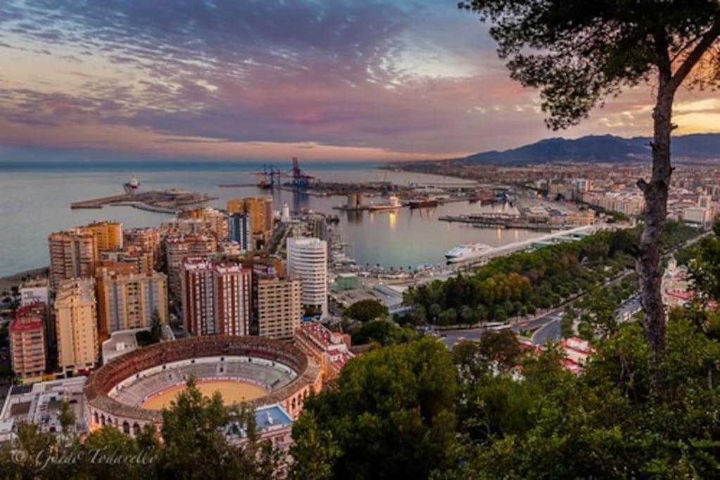 Malaga Center Apartment Bagian luar foto