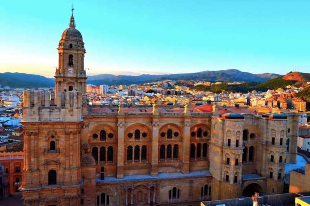 Malaga Center Apartment Bagian luar foto